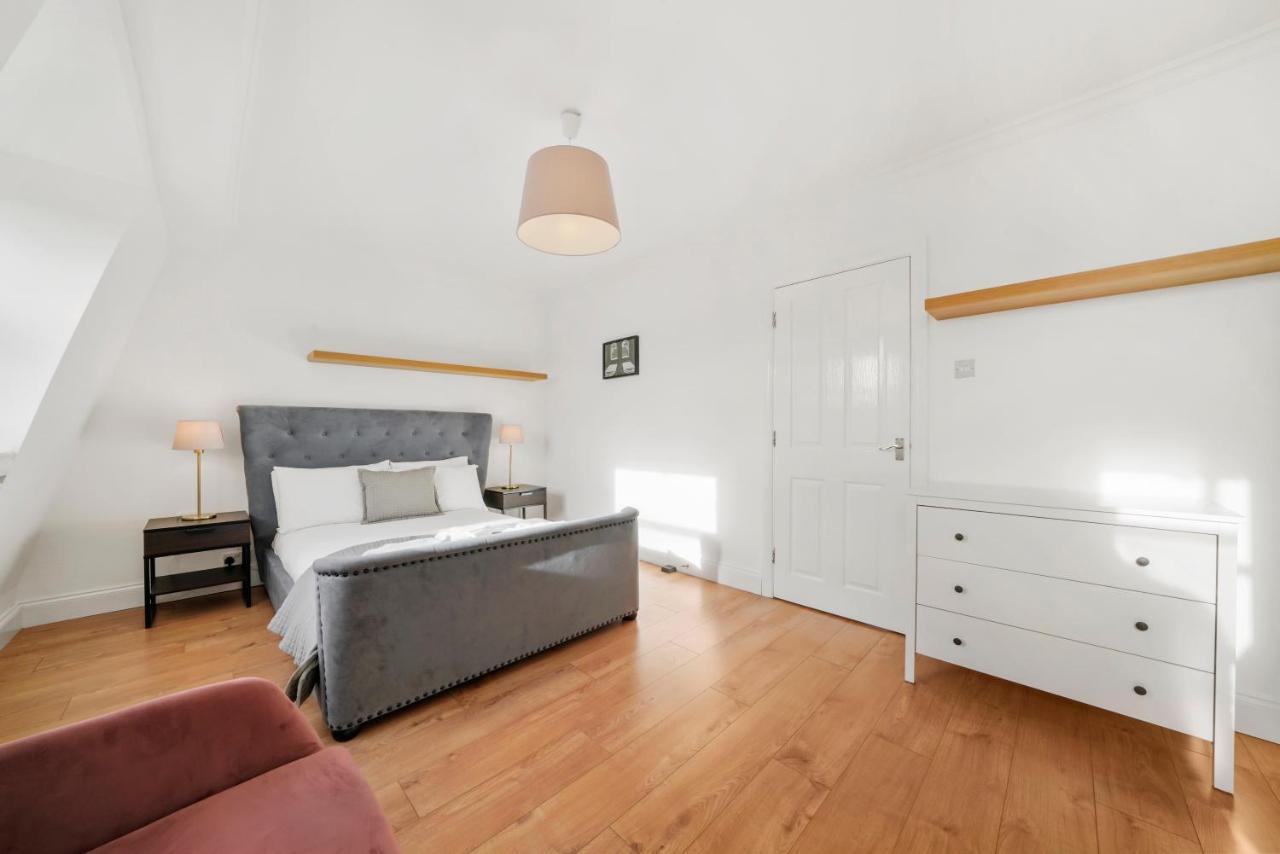 1 & 2 Bed Cosy Apartments Next To Earls Court Free Wifi London Eksteriør billede